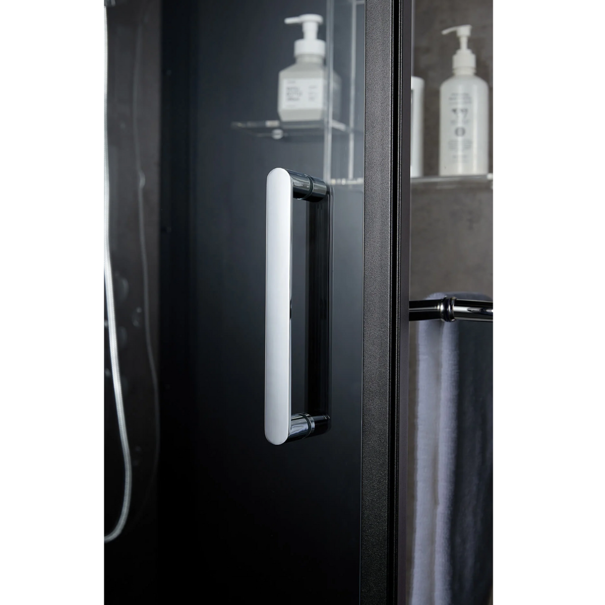 Door handle of Maya Bath Platinum Lucca Steam Shower black version.